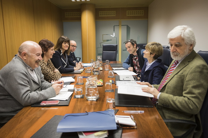 Primera reunión del grupo de trabajo sobre la ley de abusos policiales. (Endika PORTILLO / FOKU)
