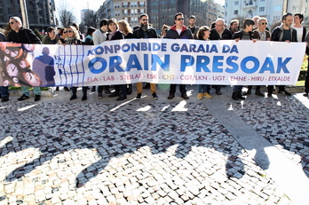 Concentración de los sindicatos en la plaza Elíptica de Bilbo, frente a la Subdelegación del Gobierno español. (FOKU)