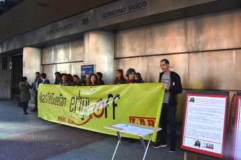 Hezkuntza Sailaren aurrean egin du elkarretaratzea LABek. (LAB) 