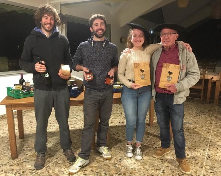 Kaiet Irigoien eta Ximun Uturralt, eskuinean, Zuberoako txapeldunak. (EH Mus Federazioa)