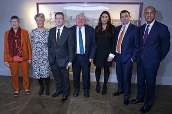 Los cuatro diputados y tres diputadas que abandonan la bancada laborista. (DANIEL LEAL-OLIVAS / AFP)