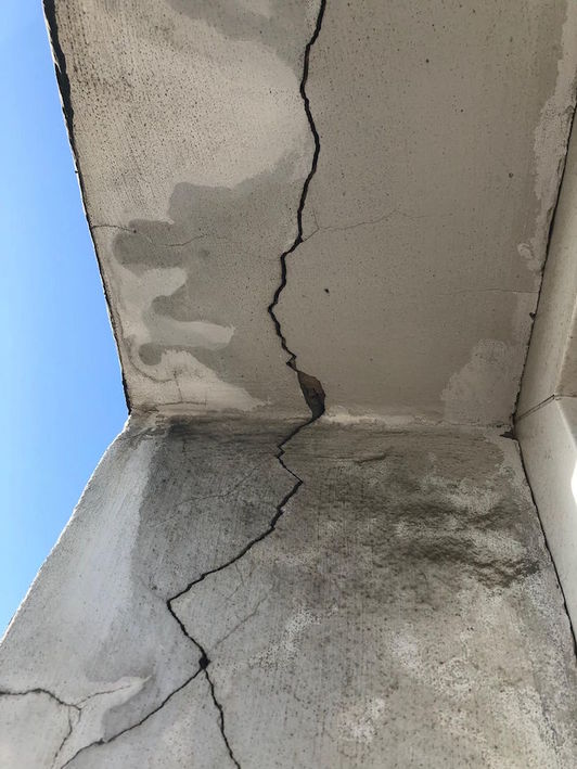 Zubieta kaleko eraikin batean agertutako pitzadura. (Donostia Defendatuz)