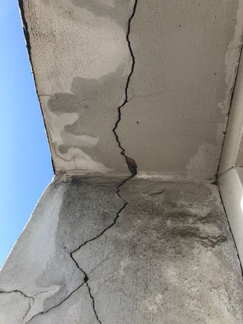 Zubieta kaleko eraikin batean agertutako pitzadura. (Donostia Defendatuz)