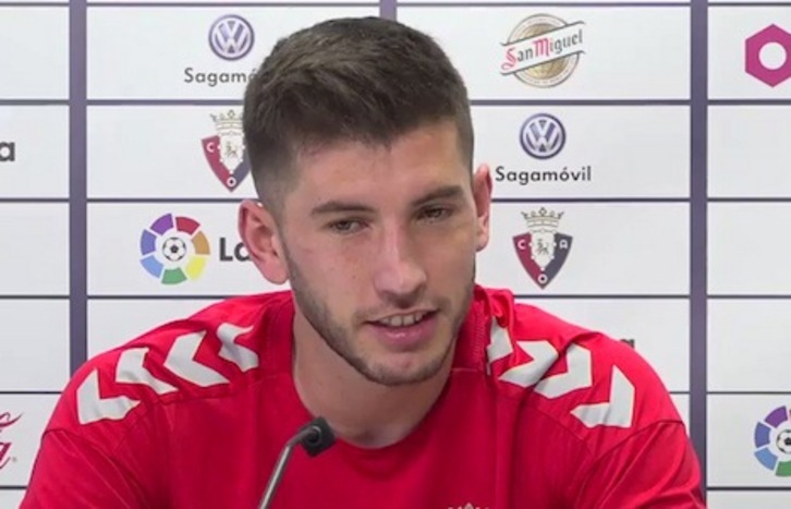 David García, en una comparecencia ante los medios. (OSASUNA)