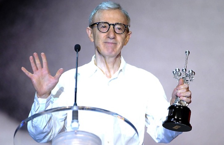 Woody Allen, recibiendo el premio Donostia en 2004. (Imanol OTEGI / FOKU)
