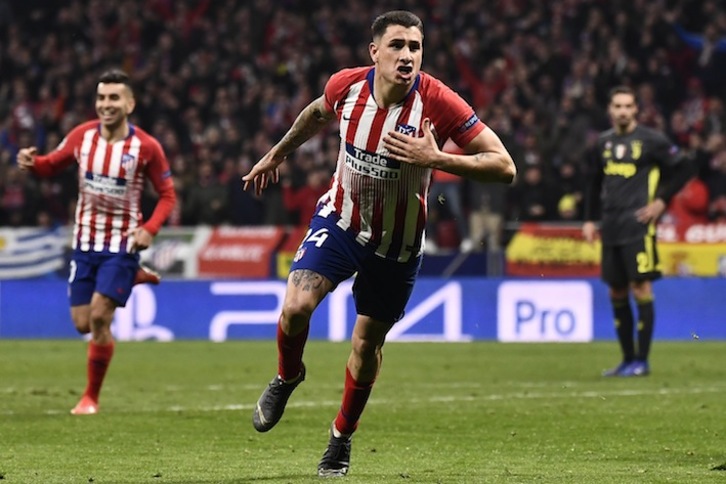 Giménez celebra el primer gol (Pierre-Philippe MARCOU / AFP)
