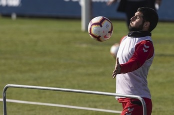 Mérida, en pleno entrenamiento en Taxoare. (OSASUNA)