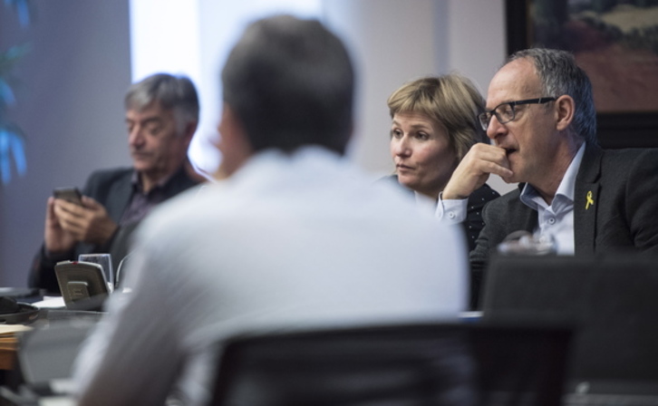 Arantxa Izurdiaga y Adolfo Araiz, en la comisión. (Jagoba MANTEROLA/FOKU)