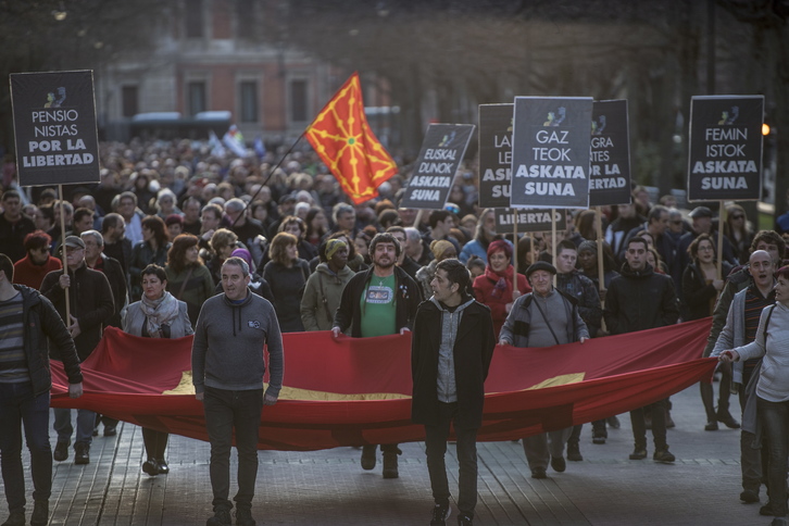 Más de un millar de personas reivindican en Iruñea que es momento de hacer frente a la ola reaccionaria. (Jagoba MANTEROLA / FOKU)