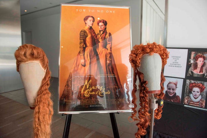 Posticería de la película nominada ‘María reina de Escocia’ expuesta estos días en Los Angeles. (Nick AGRO / AFP) .