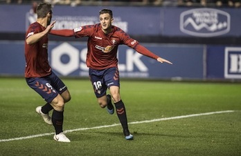 Villar celebra su gol ante el Zaragoza. (Jagoba MANTEROLA/FOKU)