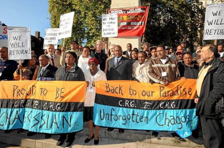 Manifestación de víctimas del genocidio británico en Chagos. (NAIZ.EUS)