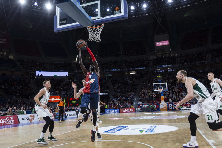 Diop entra a canasta (Endika PORTILLO /FOKU)