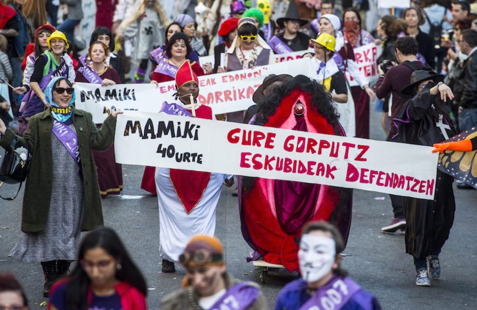 La comparsa Mamiki celebra sus 40 años en defensa de los derechos de las mujeres. Marisol RAMÍREZ | FOKU
