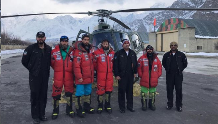El equipo de Txikon trata de llegar al campo base del Nanga Parbat. (@resfront)