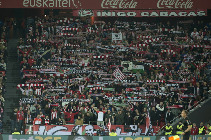Iñigo Cabacas Herri Harmaila en el derbi ante el Eibar. (Monika DEL VALLE / FOKU)