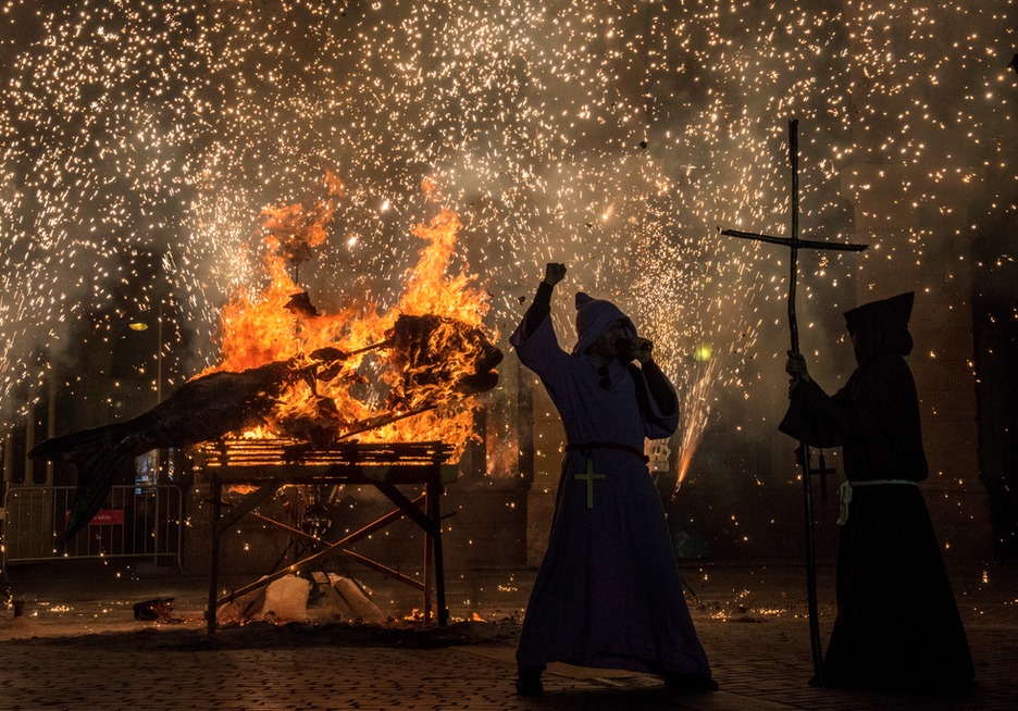 Sardinaren erreketa Arriaga Plazan. (Marisol RAMIREZ/FOKU).