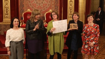 Entre del premio Berdinna a la Asociación Colectiva Alaiz. (GOBIERNO DE NAFARROA)