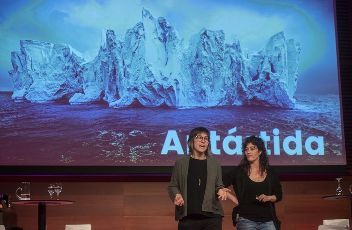 Una de las ponencias del Change the Change, con Uxua López y Ana Payo, de la Red Internacional de 1.000 Científicas frente al Cambio Climático Homeward Bound. [Jon URBE/FOKU]