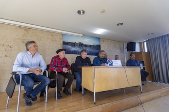 Rueda de prensa ofrecida hoy en Gasteiz. (Jaizki FONTANEDA/FOKU)