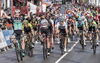 Imagen de un esprint disputado en la última edición de la Itzulia. (Jagoba MANTEROLA/FOKU)