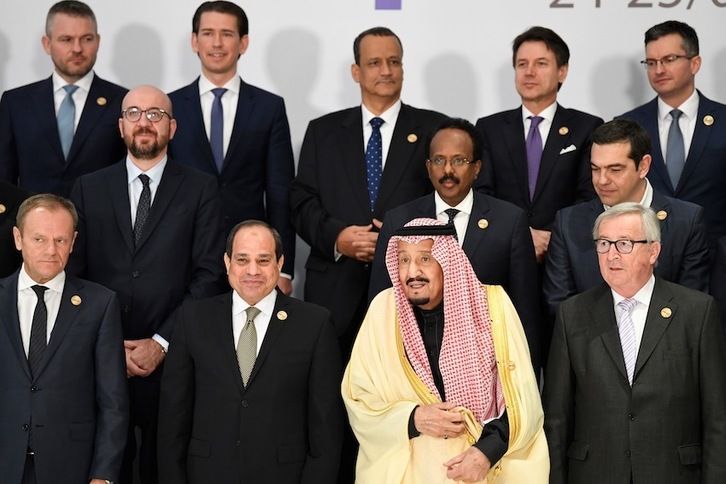 El rey saudí Salman, en la reciente cumbre UE-Liga Árabe en Egipto. (Khaled DESOUKI/AFP)
