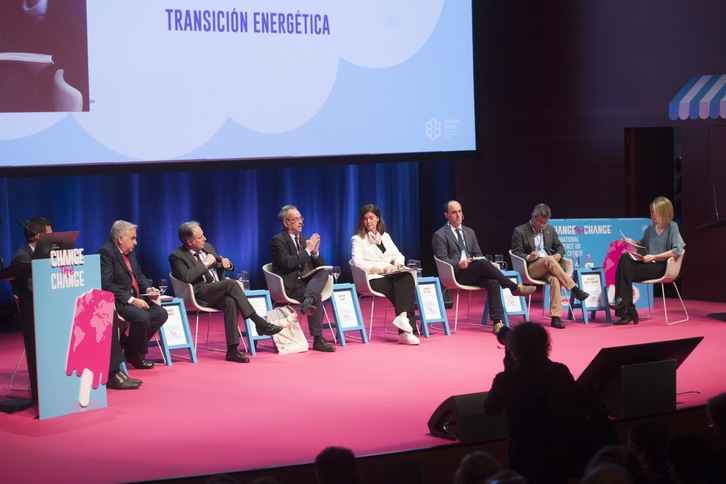 El panel sobre la transición energética, en el segundo día del Change the Change. (Juan Carlos RUIZ/FOKU)