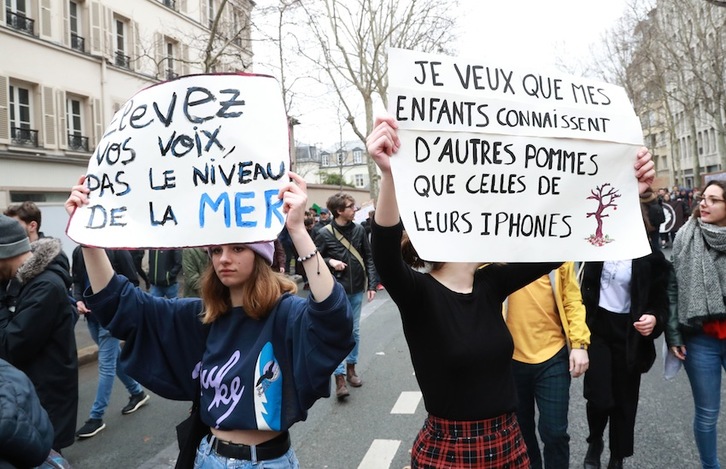 Mujeres en una reciente protesta contra la inacción frente al cambio climático. (Jacques DEMARTHON/AFP)