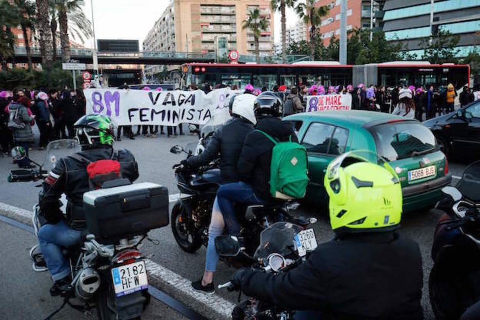 Corte de tráfico en Barcelona. (PAU BARRENA/ AFP)
