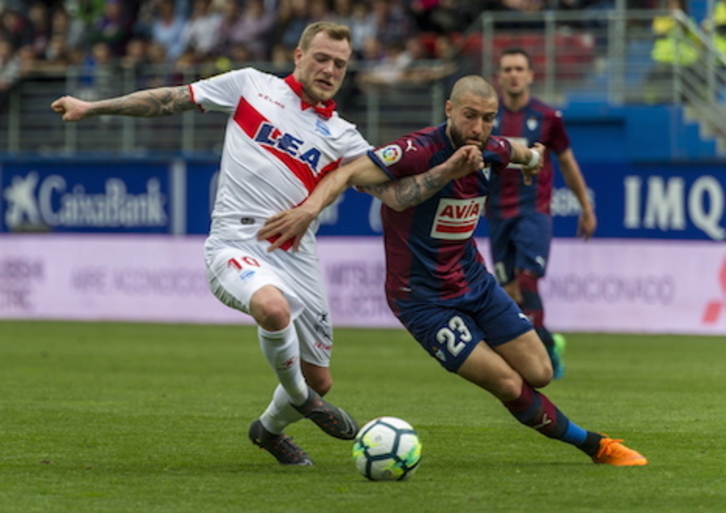 Se espera un derbi sin tregua entre Alavés y Eibar. (Juanan RUIZ / FOKU)