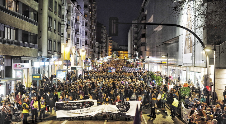 25.000 lagun inguru Gasteizko kaleetan. (FOKU)