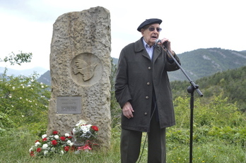 Luis Ortiz Alfau, en uno de los homenajes a los esclavos del franquismo en Bidankoze. (Jagoba MANTEROLA | FOKU)