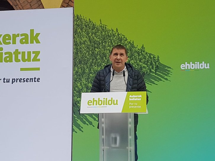 Arnaldo Otegi, durante su intervención en la presentación de la candidatura de Iker Gil. (EH BILDU)