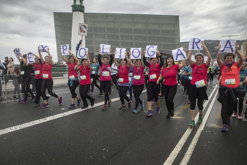 GARAren kontrako expolioa salatzeko baliatu dute aukera emakumeok. (Jon URBE/FOKU)