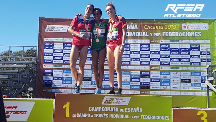 Trigas Gebre, en el podio junto a Sánchez-Escribano y Fernández (RFEA)