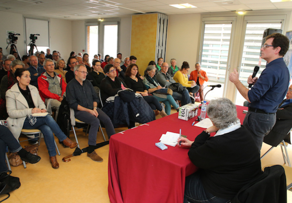 Jérôme Blanc, spécialiste des monnaies locales, a animé une conférence intitulée "Une monnaie, un projet politique?". ©Bob EDME