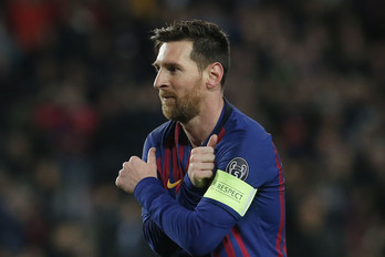 Messi celebra el primer gol del partido. (Pau BARRENA/AFP)