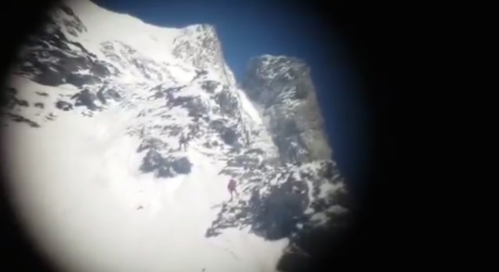 Vista de la cumbre del K2 desde el Campamento 3. (NAIZ.EUS)