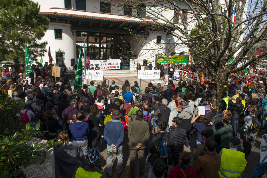 Près de 1 200 personnes se sont mobilisées ce samedi 16 mars. © Guillaume FAUVEAU