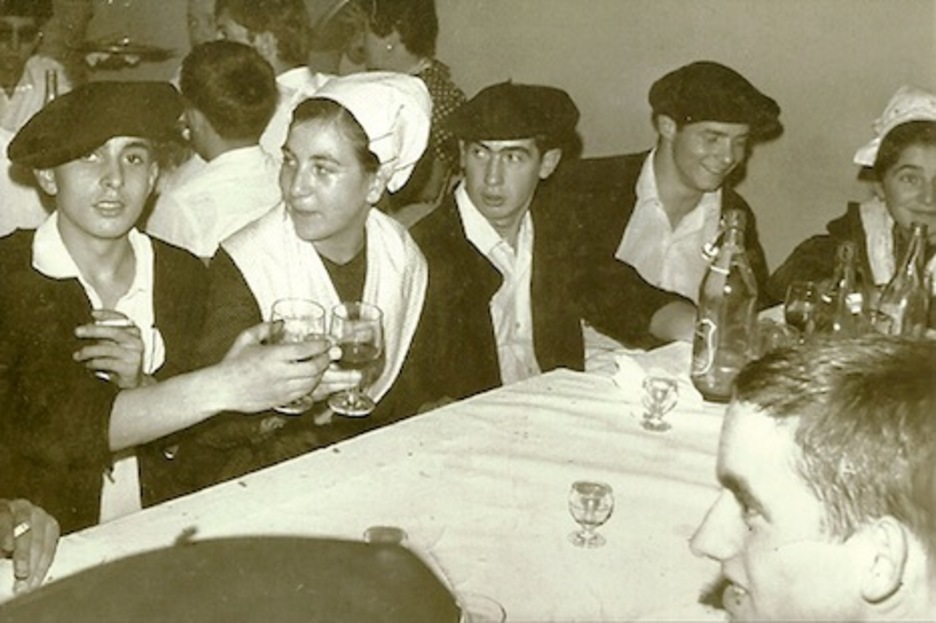 Sokatira en San Fermin Txiki del año 1966. (Cedida EUSKO BAZTERRA)