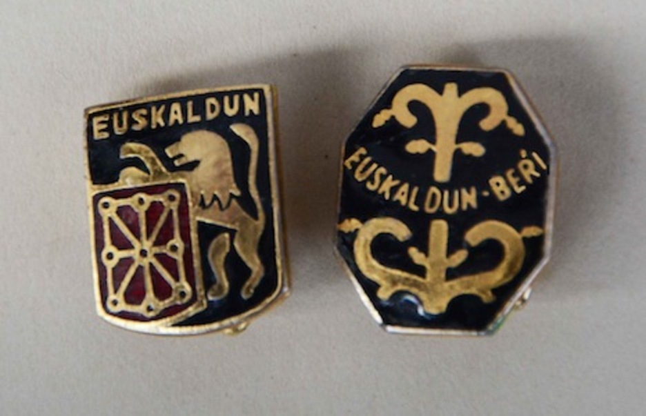 Insignias en favor del euskara del año 1967. (Cedida EUSKO BAZTERRA)