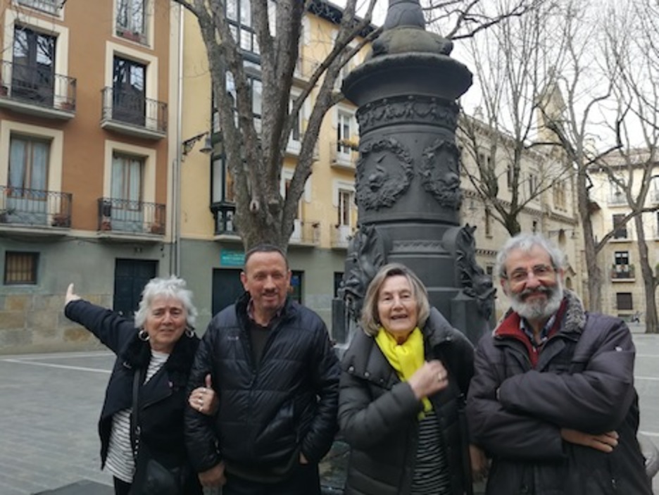 Pilartxo Iturralde, Xanti Jaunarena, Martiñe Iturralde y José Mari Pastor ‘Artzai’. en la plaza de San José de Iruñea..