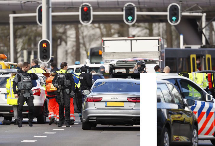 Varias personas han resultado heridas en un tiroteo en Utrecht. (Robin VAN LONKHUIJSEN / AFP)