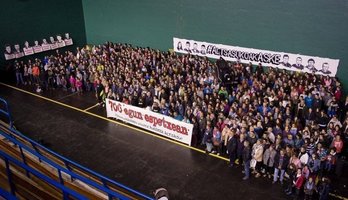 Protesta en favor de la libertad de los acusados en el frontón de Altsasu. (@altsasugurasoak)