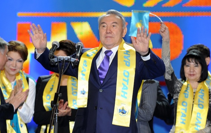 Nursultán Nazabáyev, en un encuentro de su partido Nur Otan, el 16 de enero en Astaná. (Stanislav FILIPPOV / AFP)