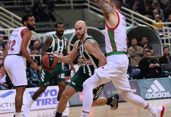La defensa sobre Calathes ha condicionado el partido para bien y para mal. (EUROLEAGUE.NET)