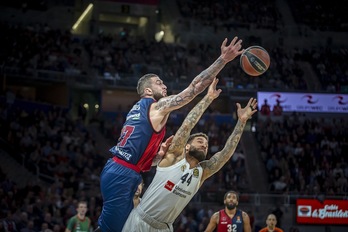 La intensidad y superioridad de Poirier en la pintura ha sido piedra angular del triunfo baskonista (Jaizki FONTANEDA / FOKU)