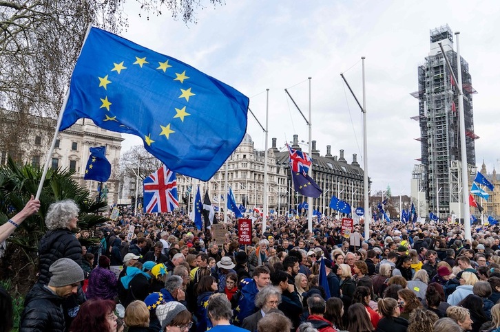 Según los organizadores, un millón de personas pidieron en Londres un nuevo referéndum (Niklas HALLE'N/AFP)