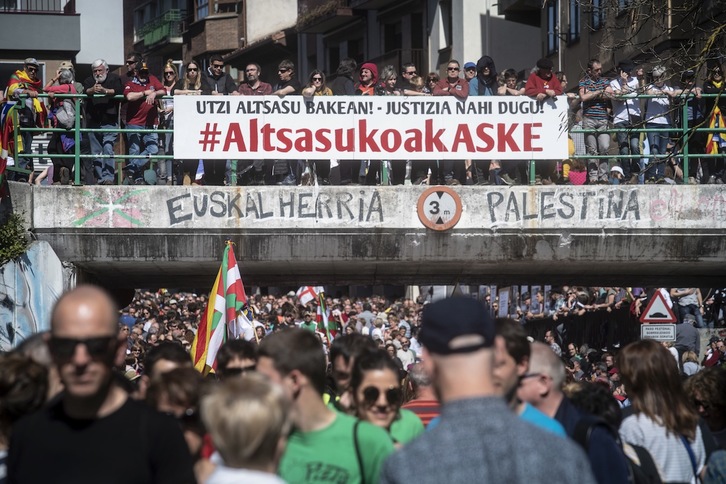 Altsasuko sarreraren irudia manifestazioa abiatu baino lehen. (Jon URBE / FOKU)