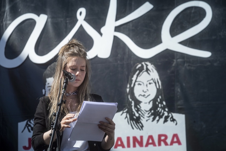 Ainara Urkijo ha puesto voz a una carta firmada por los jóvenes encarcelados. (Jon URBE/FOKU)